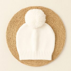 Touca para Bebê com Pompom Branco – Quentinha, Fofa e Estilosa