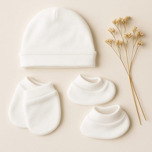 Kit Maternidade Bebê Suedine com Touca, Luvas e Meias – Branco