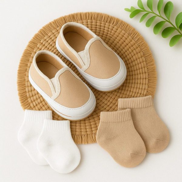 kit Sapatinho Bebê Bege Com 2 Pares de Meia