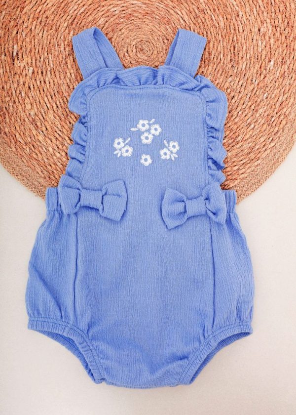 Jardineira Romper Azul com Bordado Floral e Laços