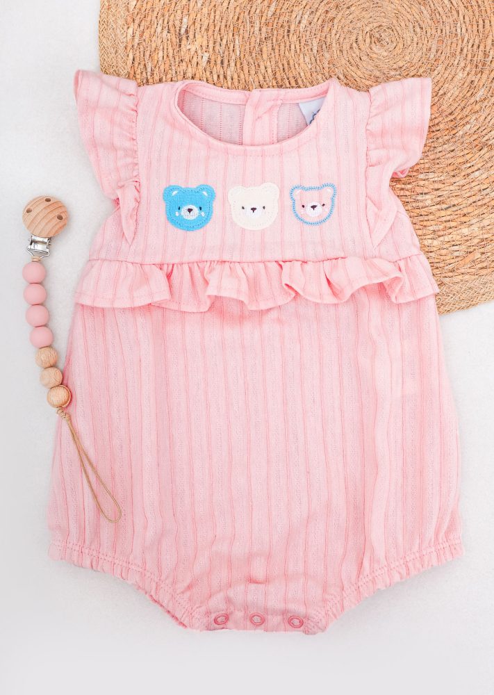 Macaquinho-Romper-Bebê-com-Ursinhos-Bordados-e-Babados