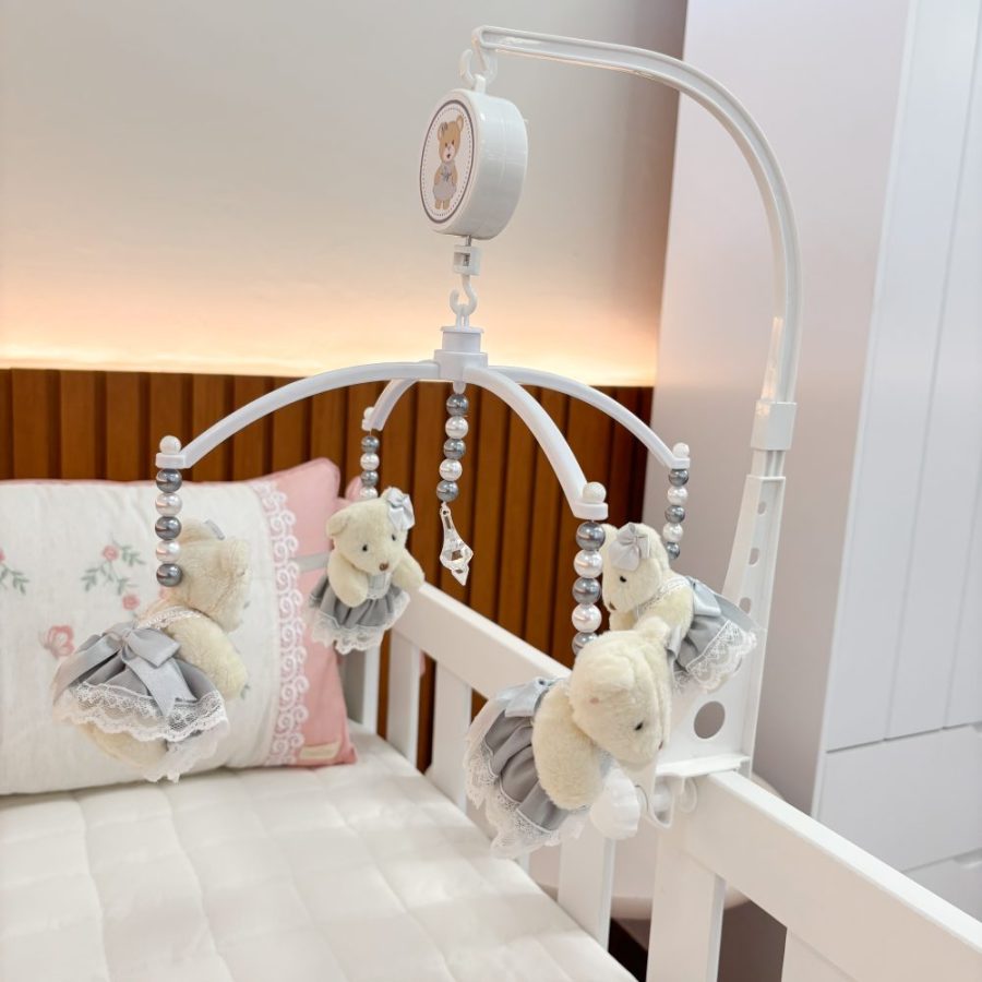 Móbile musical para berço ursinha cinza menina