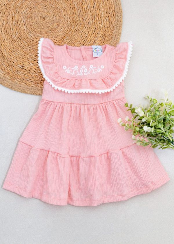 Vestido Bebê Rosa com Bordado Floral e Babados