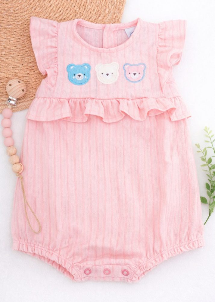 Macaquinho Romper Bebê com Ursinhos Bordados e Babados