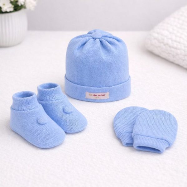 Kit Maternidade em Tricô Azul – Touca, Sapatinho e Luvas RN