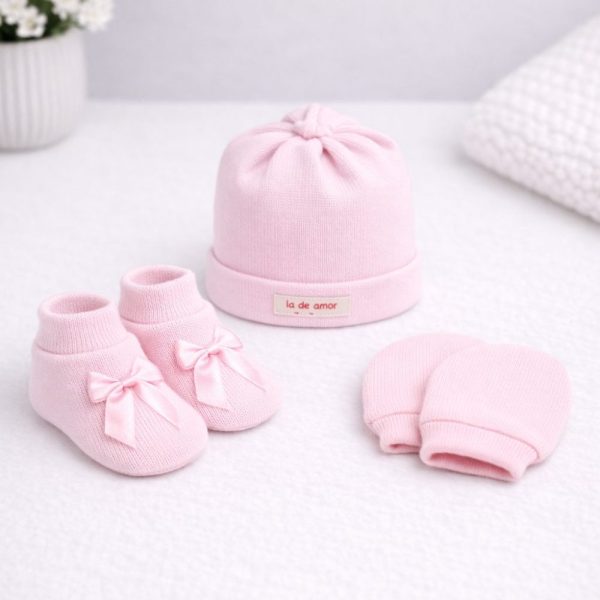 Kit Maternidade em Tricô Rosa – Touca, Sapatinho e Luvas RN