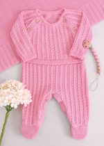 Saída Maternidade RN Rosa em Tricô com Macacão e Manta