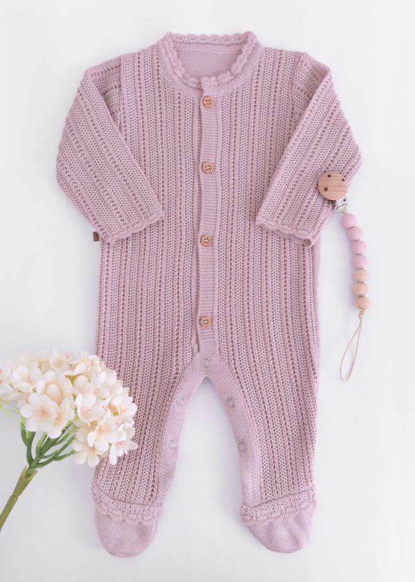 Macacão Bebê Tricô Nude com Botões Madeira e Pezinho