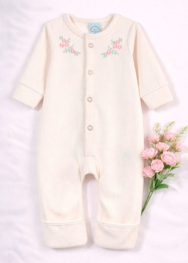 Macacão Bebê Veludo Com Bordado Floral e Botões Frontais