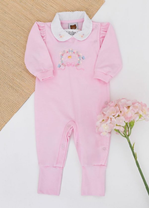 Macacão Bebê Aconchego Rosa com Bordado Jardim